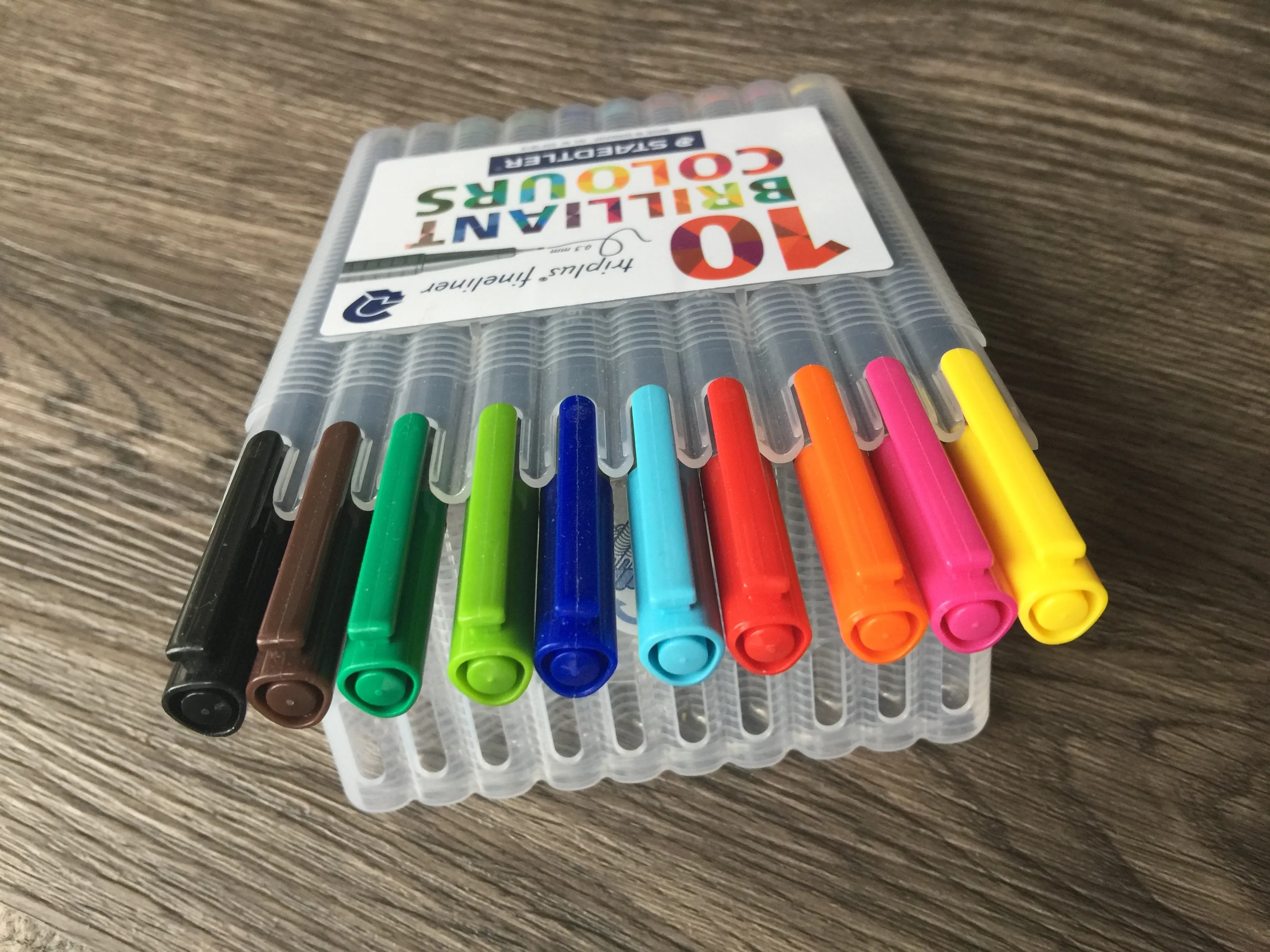 Staedtler triplus Fineliner Set mit zehn Farben in Kunststoffbox