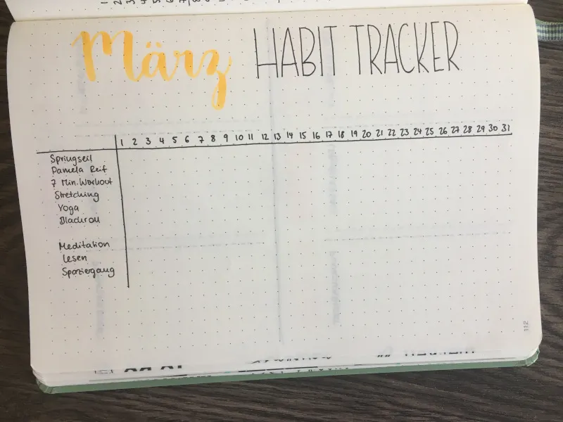 Leere Habit-Tracker-Tabelle für März mit Gewohnheitenliste und nummerierten Tagesspalten