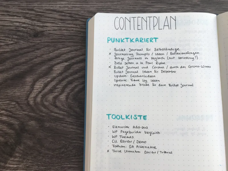 Handgeschriebener Contentplan im Bullet Journal mit Blogpost-Ideen, gegliedert in die Bereiche Punktkariert und Toolkiste
