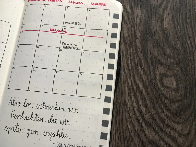 Monatskalender Februar mit schwarzem Washi-Tape-Rand und handgeschriebenem Zitat