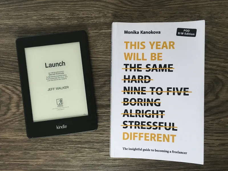 Kindle mit Launch neben Buch This year will be different