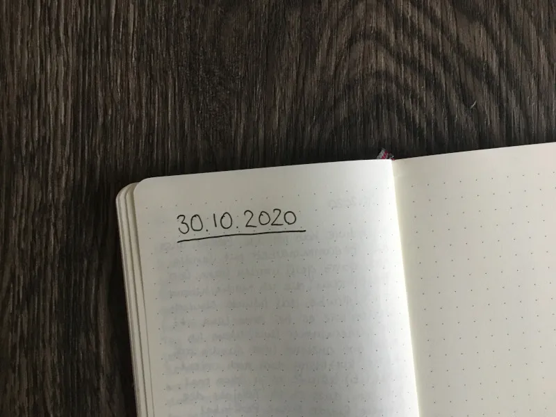 Aufgeschlagenes Journal mit dem unterstrichenen Datum 30.10.2020 und einem handschriftlichen Tagebucheintrag