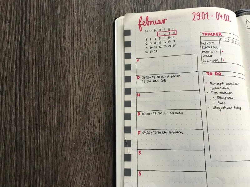 Vertikale Wochenübersicht Februar mit Tracker und To-do-Liste